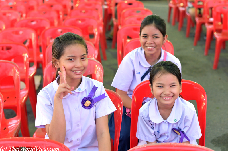 Children - Wat Rai Khing