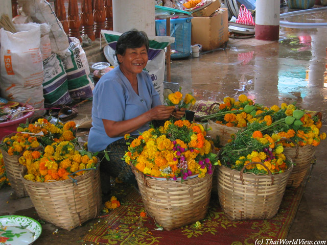 Flowers seller - Wat Nam Mong - Nongkhai province