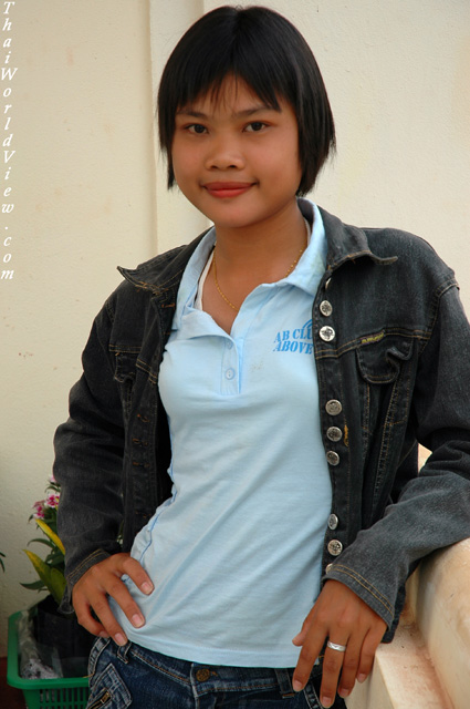 Thai lady - Wat Lam Duan - Nongkhai province