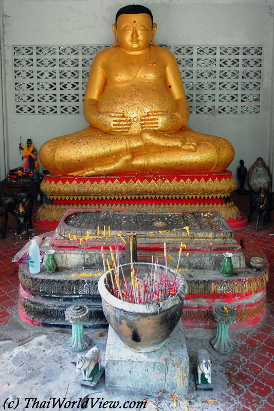 Wat Khao Tham Ma Rong - Bang Saphan