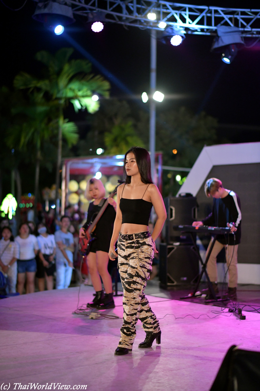 Singer - Danang