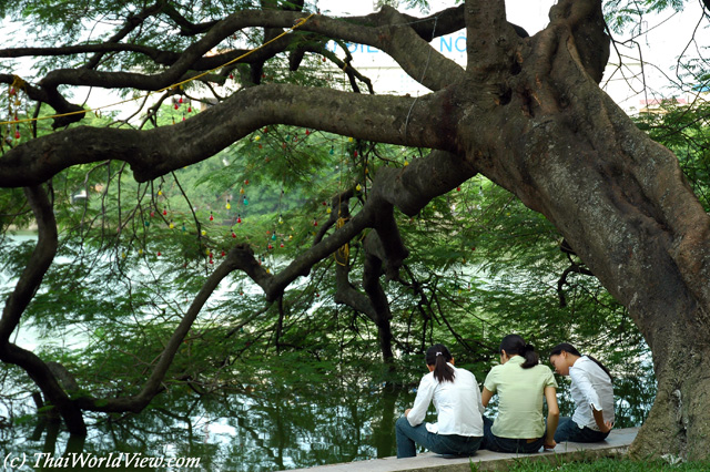 Young women chatting - Hoan Kiem Lake