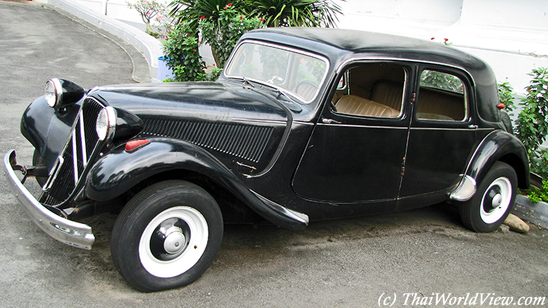 Citroen traction - Ho Chi Minh