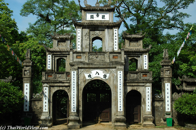 Temple Thien Chu - Pagoda Leading to Heaven
