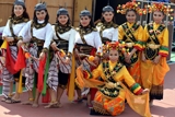 Indonesian dancers