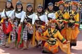 Indonesian dancers