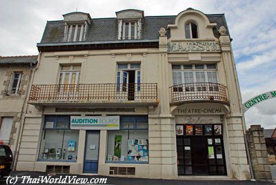 Old cinema in Saint-Pol-de-Léon