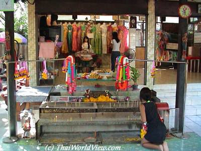 Mae Nak Phra Khanong