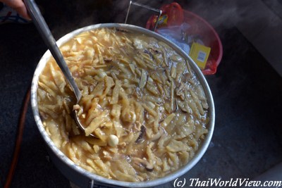 Thai food offering