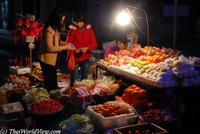 Selling fruits - Shantou