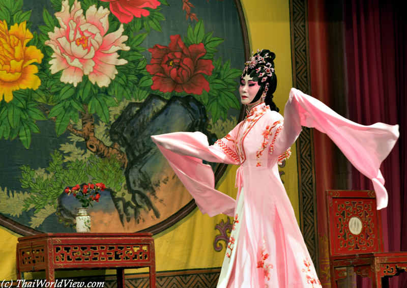Performer - Cha Kwo Ling