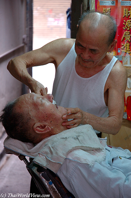 Outdoor barber - Wan Chai district