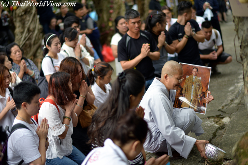 Paying respect - Yuen Long