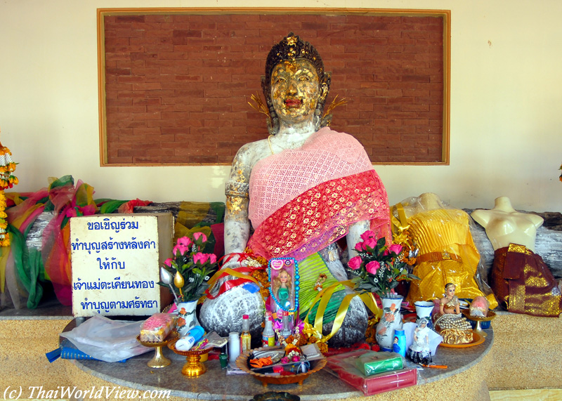 Mae Takhian shrine - Nakhon Pathom