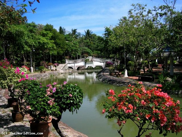 Sri Racha Tiger Zoo - Chonburi province