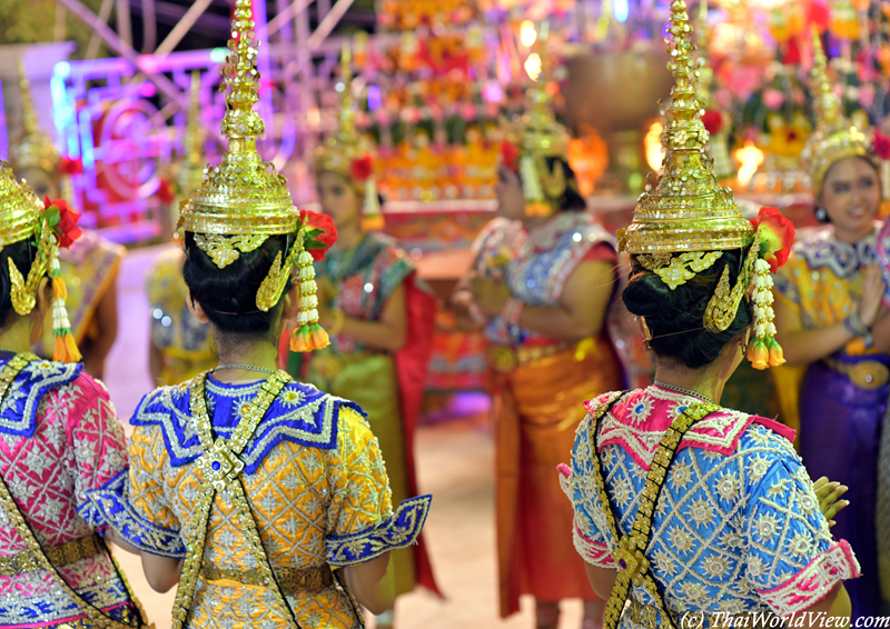Thai dancers - Nakhon Pathom