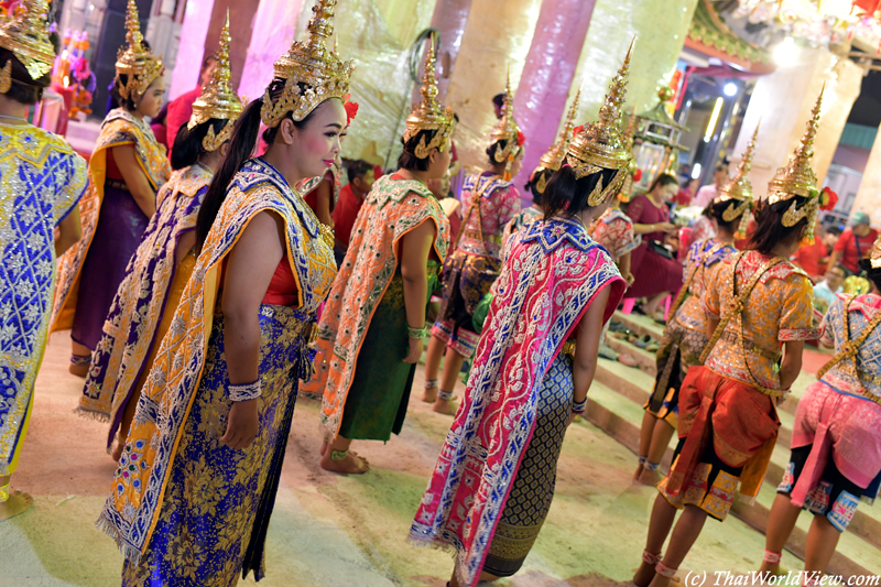 Thai dancers - Nakhon Pathom
