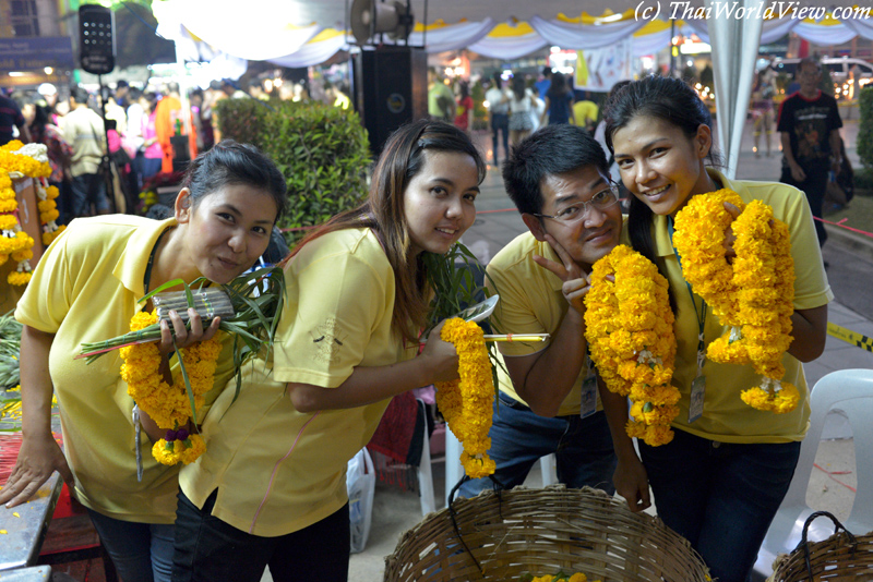 Helpers - Thon Buri