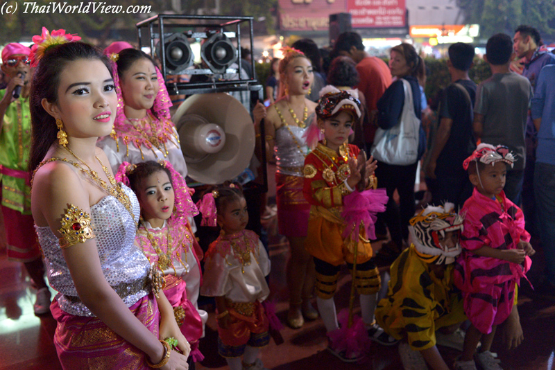 Performers - Thon Buri