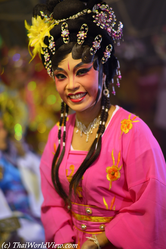 Performer - Thon Buri