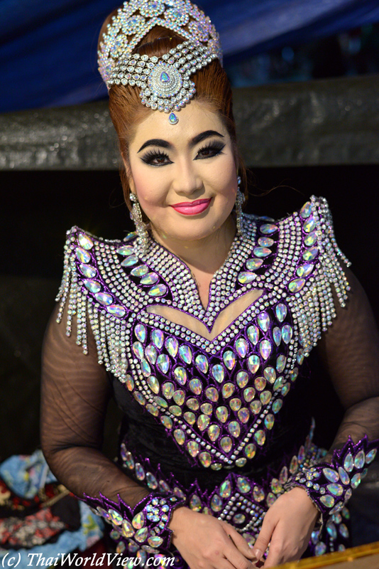 Performer - Thon Buri