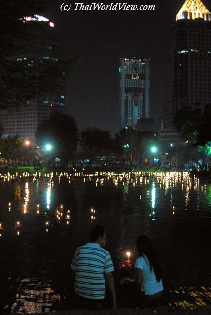 Loi Kratong - Lumpini park