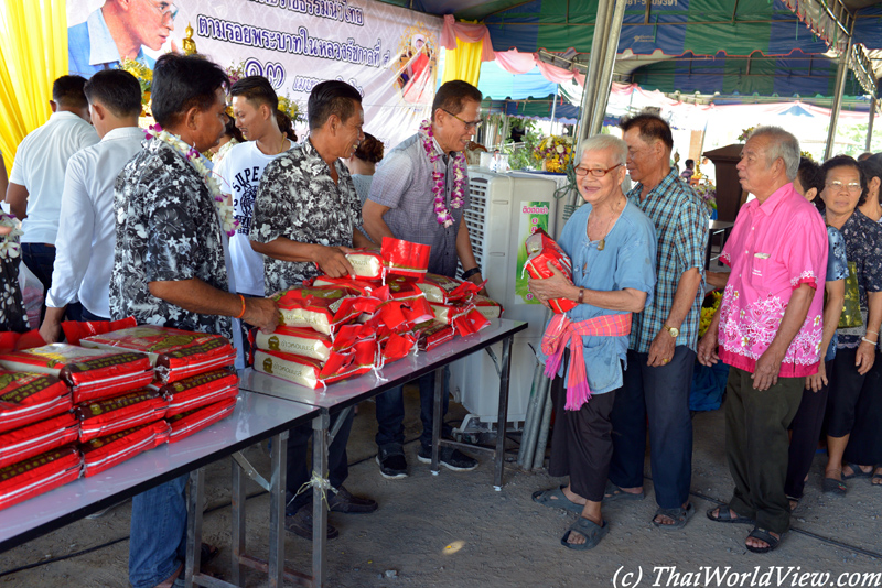 Gifts - Nakhon Pathom