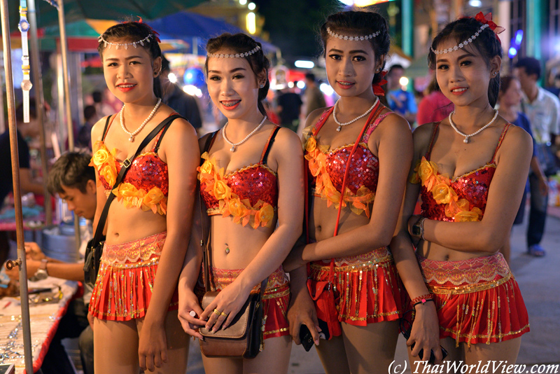 Dancers - Wat Bang Khaem