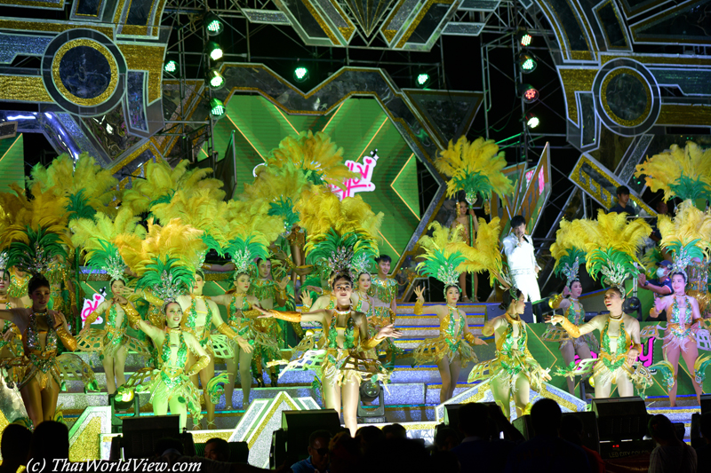 Dancers - Wat Song Khon