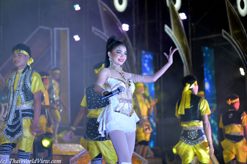 Singer - Wat Song Khon