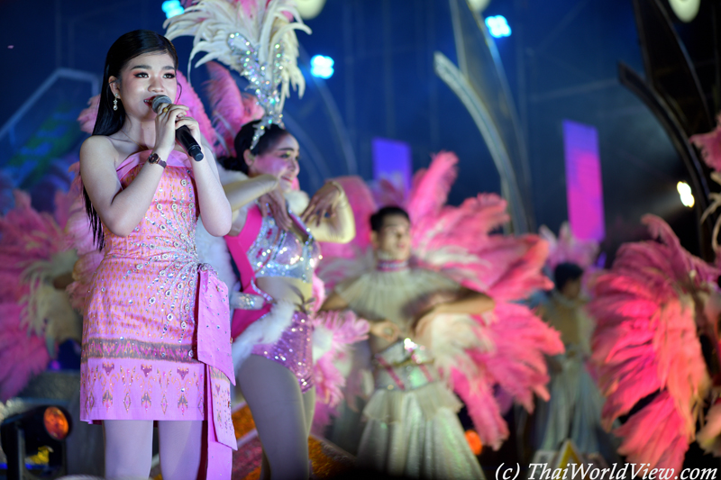 Singer - Wat Song Khon