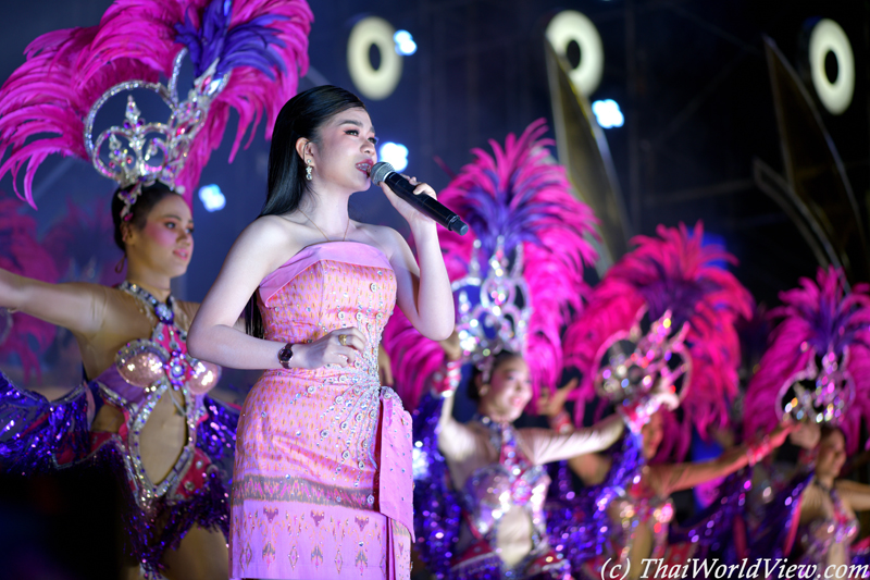 Singer - Wat Song Khon