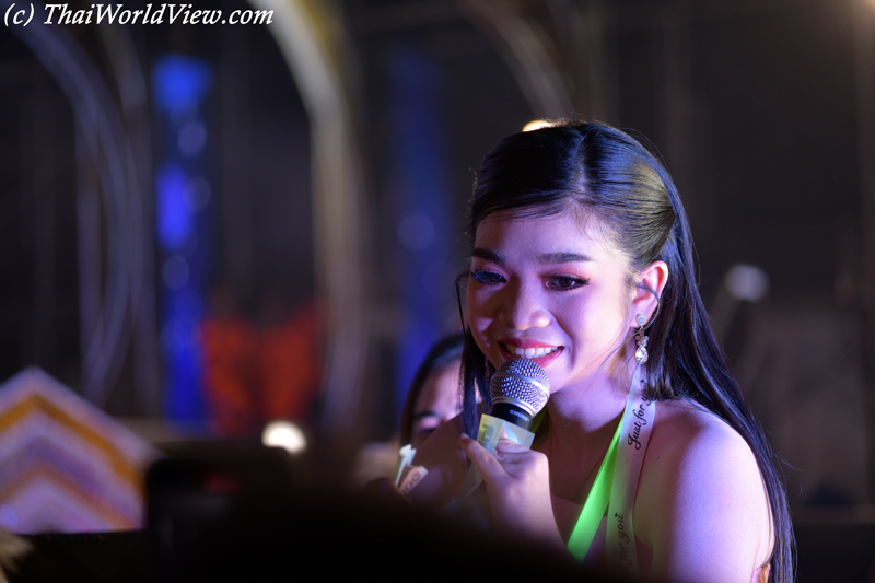 Singer - Wat Song Khon