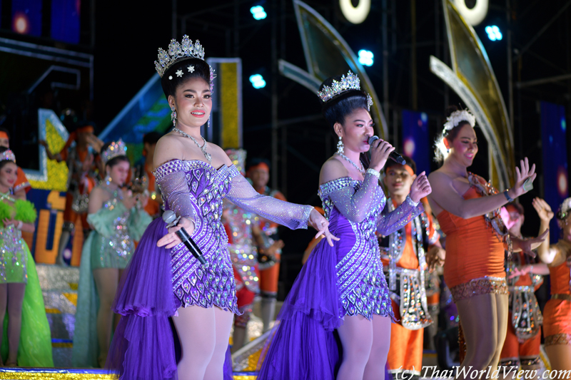 Singers - Wat Song Khon