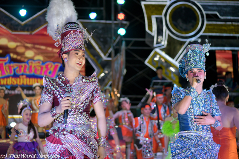 Singers - Wat Song Khon