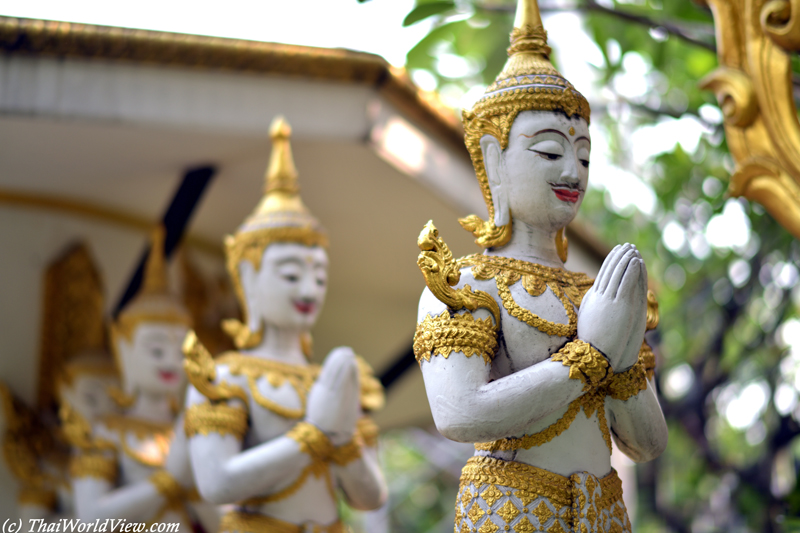 Statues - Wat Rai Khing