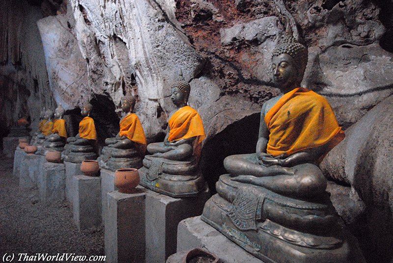 Wat Khao Tham Ma Rong - Bang Saphan