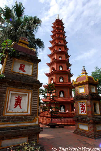 Tran Quoc pagoda - West Lake