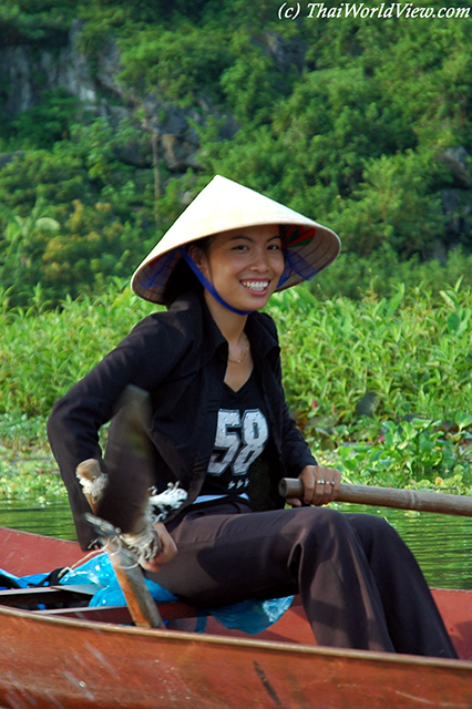 Woman paddler smiling - Perfume pagoda