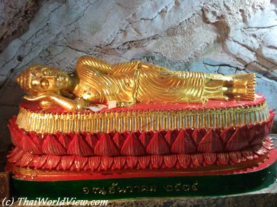 Wat Khao Tham Ma Rong