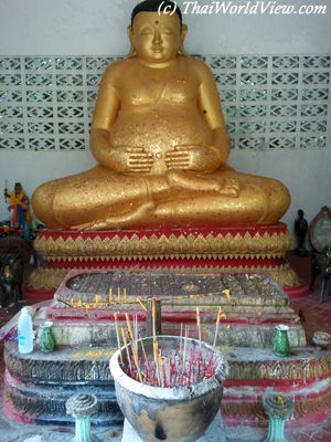 Wat Khao Tham Ma Rong