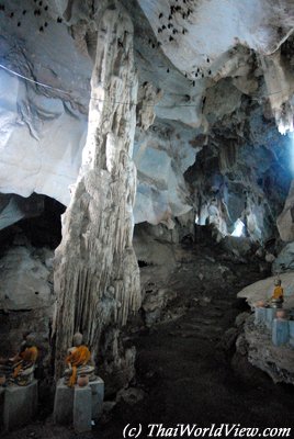 Wat Khao Tham Ma Rong