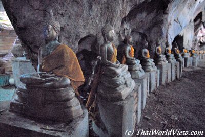 Wat Khao Tham Ma Rong