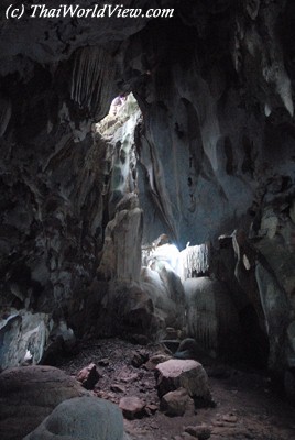 Wat Khao Tham Ma Rong