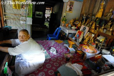 Wat Khao Tham Ma Rong