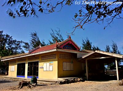 Aow Bo Thong Lang bay